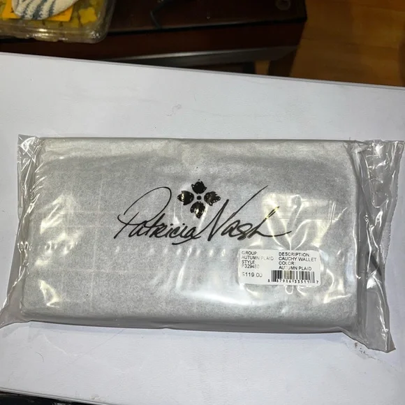 BNWT Patricia Nash Wallet Genuine Leather in Brown and Red Plaid - Picture 6 of 7